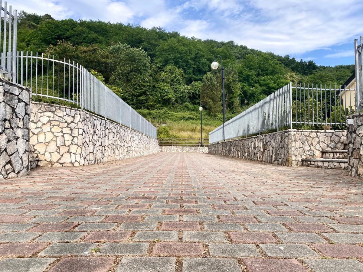 Le Village サルツァーナ エクステリア 写真