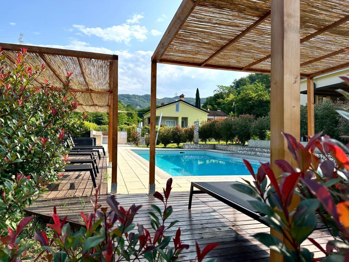 Le Village サルツァーナ エクステリア 写真